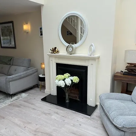 Large Four Bedroom Town Centre House 度假居 基拉尼