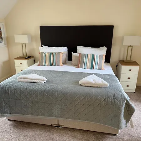 Large Four Bedroom Town Centre House 度假居 *