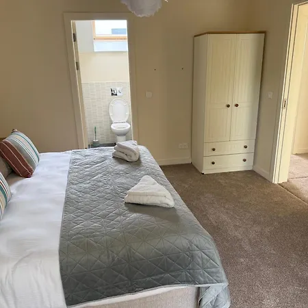 Large Four Bedroom Town Centre House 度假居 基拉尼