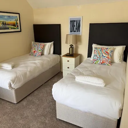 度假居 Large Four Bedroom Town Centre House *