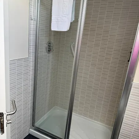 度假居 Large Four Bedroom Town Centre House *